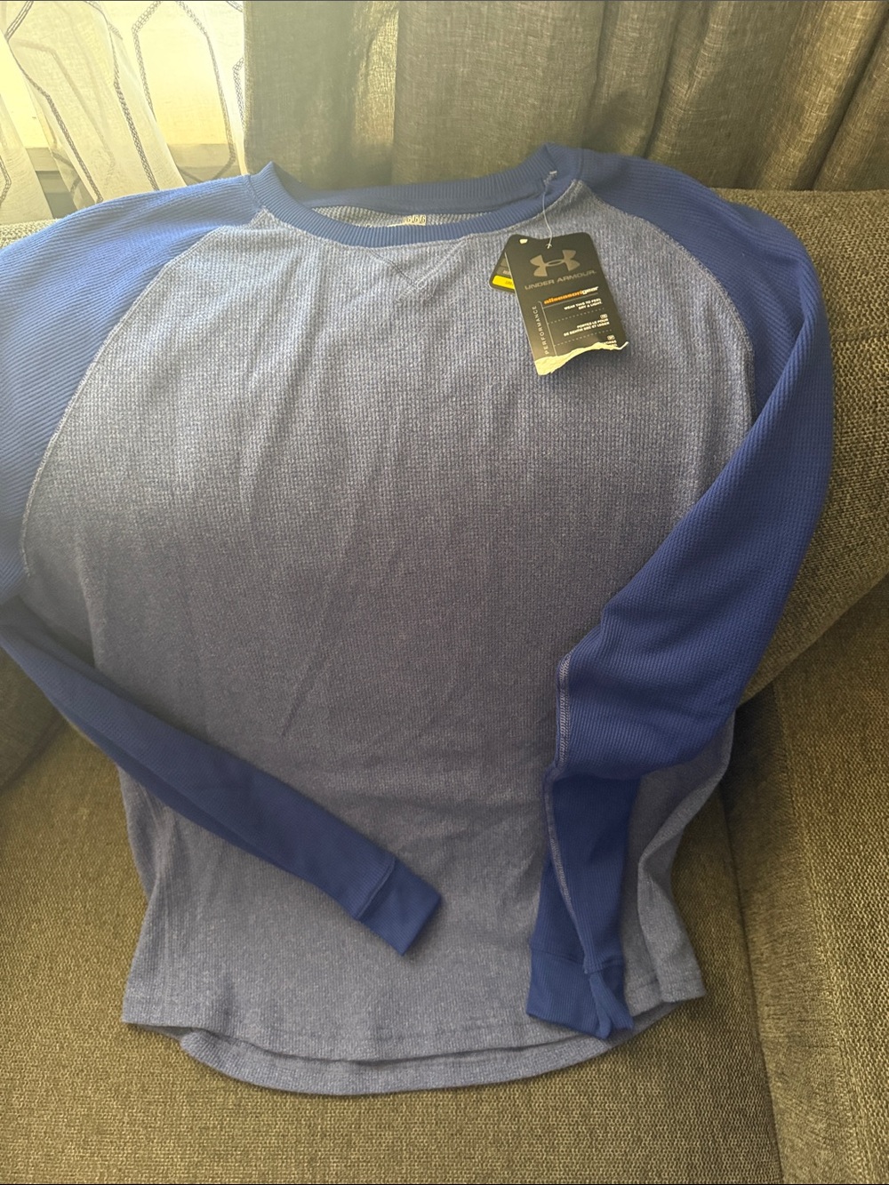 Under Armour Men’s Two-Tone Blue Long-Sleeve Raglan Shirt